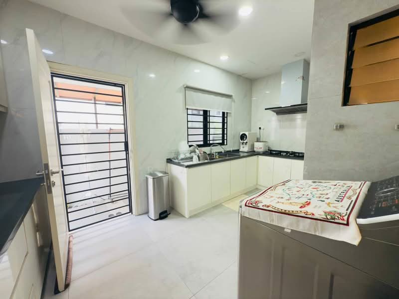 Rumah Teres 2 Tingkat untuk Dijual di U12, Taman Cahaya Alam (Shah Alam) - Isfarizal fazz - Kitchen - PropertyGuru.com.my
