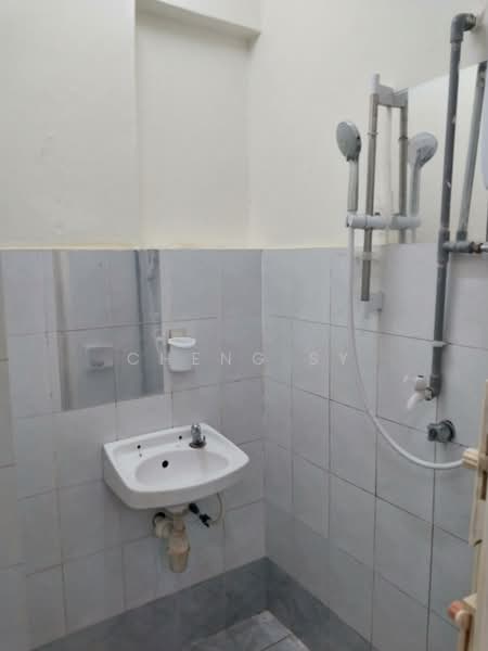 Pangsapuri untuk Disewa di Arena Green - Cheng SY - Bathroom - PropertyGuru.com.my