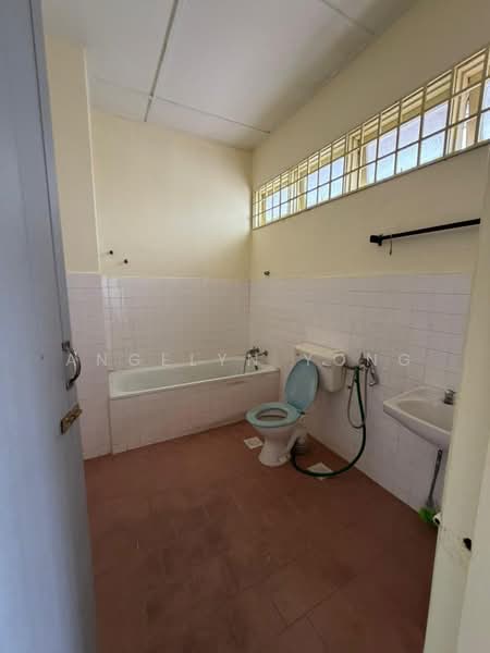 Rumah Teres 2 Tingkat untuk Disewa di Taman Daya (Kepong) - Angelyn Yong - Bathroom - PropertyGuru.com.my