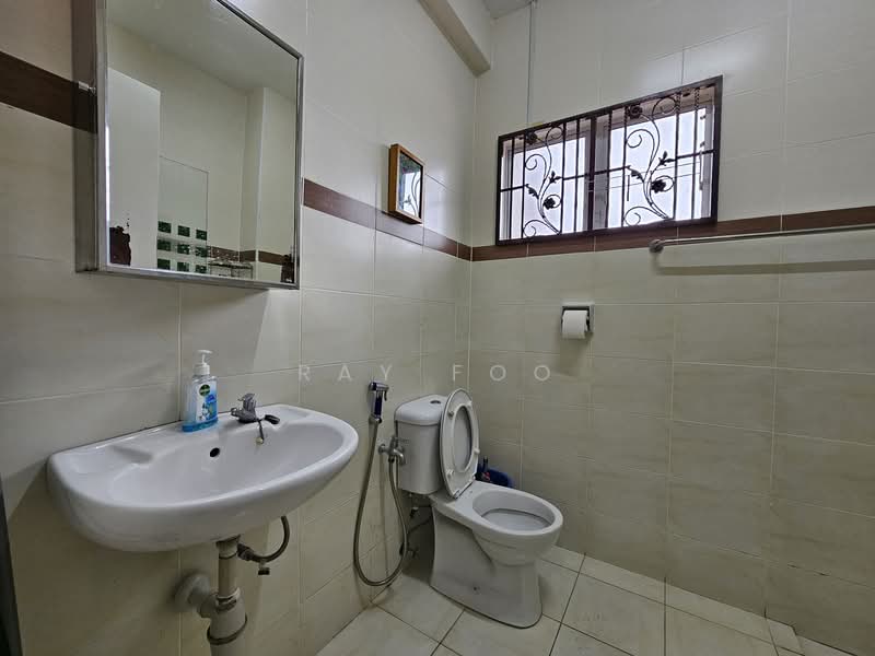 Rumah Teres 2 Tingkat untuk Dijual di Sungai Long (Bandar Sungai Long) - Ray Foo - Bathroom - PropertyGuru.com.my