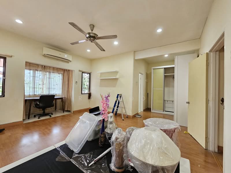 Rumah Teres 2 Tingkat untuk Dijual di Sungai Long (Bandar Sungai Long) - Ray Foo - Study - PropertyGuru.com.my