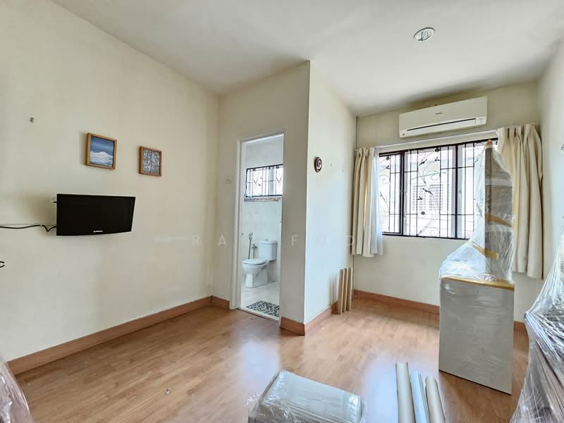 Rumah Teres 2 Tingkat untuk Dijual di Sungai Long (Bandar Sungai Long) - Ray Foo - Living Room - PropertyGuru.com.my