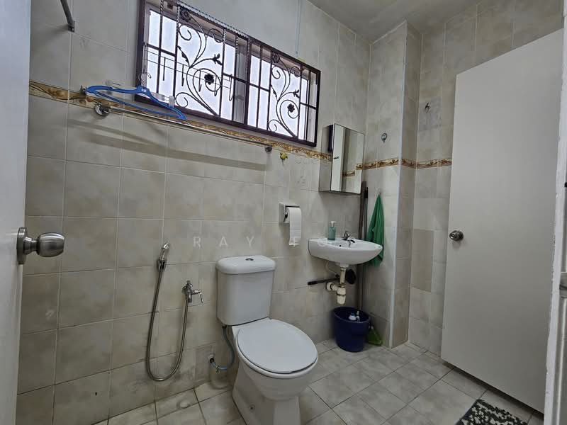 Rumah Teres 2 Tingkat untuk Dijual di Sungai Long (Bandar Sungai Long) - Ray Foo - Bathroom - PropertyGuru.com.my