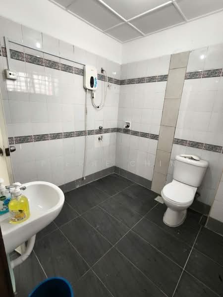 Terraced House for Rent in Taman Mutiara Rini (Skudai) - Pierre Chin - Bathroom - PropertyGuru.com.my