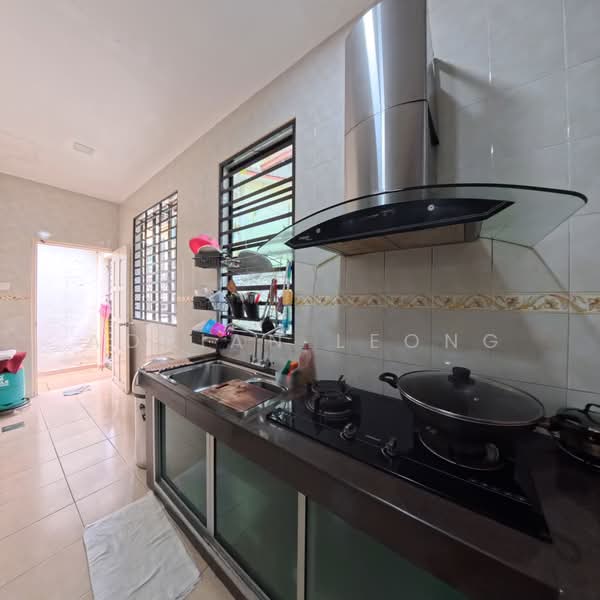 2-storey Terraced House for Sale in Bandar Kinrara (Selangor) - Adrian Leong - Kitchen - PropertyGuru.com.my
