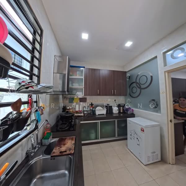 2-storey Terraced House for Sale in Bandar Kinrara (Selangor) - Adrian Leong - Kitchen - PropertyGuru.com.my
