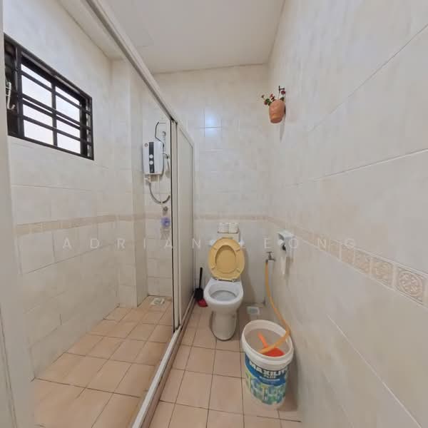 2-storey Terraced House for Sale in Bandar Kinrara (Selangor) - Adrian Leong - Bathroom - PropertyGuru.com.my