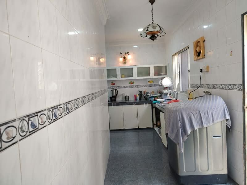 Rumah Teres 2 Tingkat untuk Dijual di Kota Kemuning (Shah Alam) - Suresh Kumar - Kitchen - PropertyGuru.com.my
