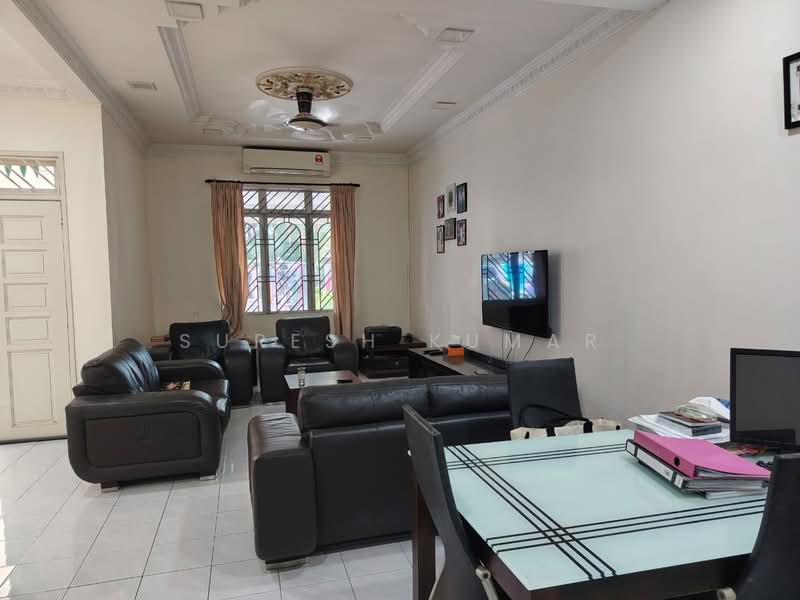 Rumah Teres 2 Tingkat untuk Dijual di Kota Kemuning (Shah Alam) - Suresh Kumar - Living Room - PropertyGuru.com.my