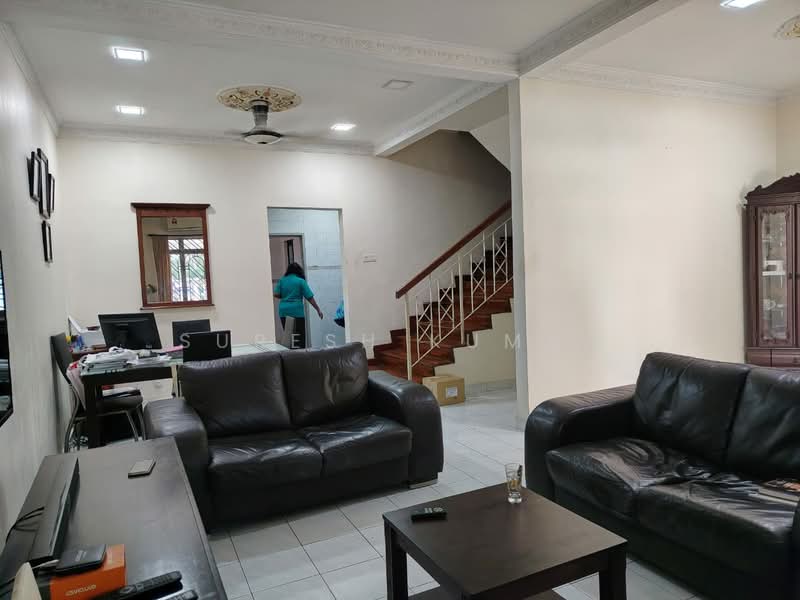 Rumah Teres 2 Tingkat untuk Dijual di Kota Kemuning (Shah Alam) - Suresh Kumar - Living Room - PropertyGuru.com.my