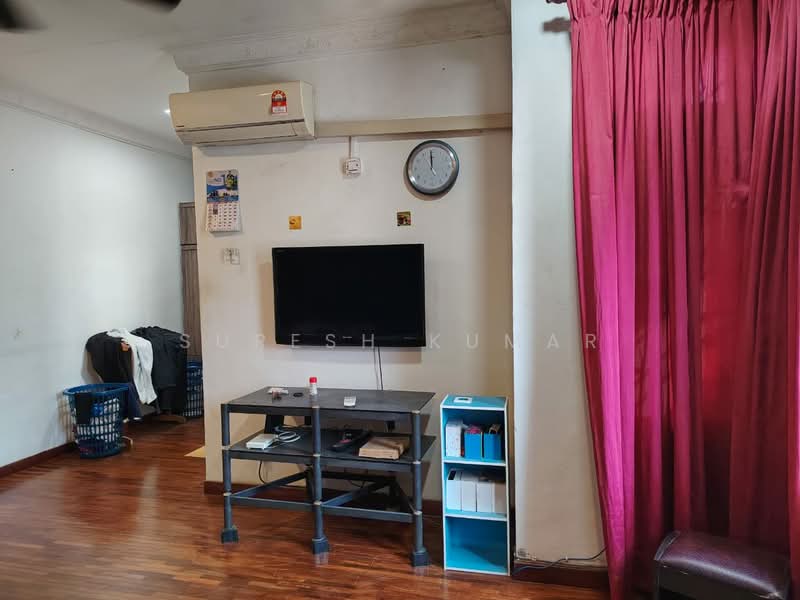 Rumah Teres 2 Tingkat untuk Dijual di Kota Kemuning (Shah Alam) - Suresh Kumar - Living Room - PropertyGuru.com.my