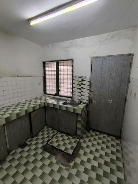 Rumah Teres 2 Tingkat untuk Dijual di Taman Dagang Jaya (Ampang) - Azli Ibrahim - Kitchen - PropertyGuru.com.my