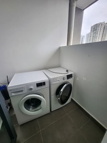 Kondominium untuk Dijual di Agile Mont Kiara - Claudia Gan - Balcony - PropertyGuru.com.my