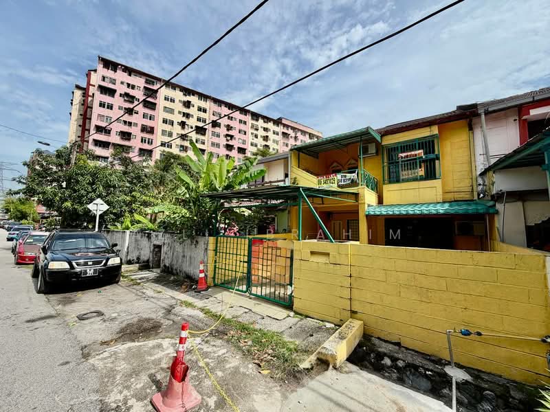 2-storey Terraced House for Sale in Taman Desaria (Petaling Jaya) - Azli Ibrahim - Exterior - PropertyGuru.com.my