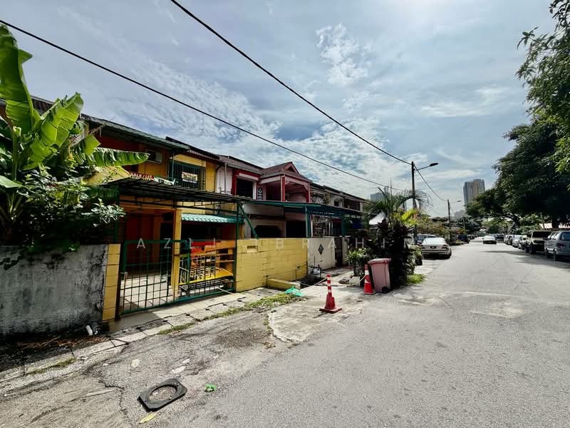 2-storey Terraced House for Sale in Taman Desaria (Petaling Jaya) - Azli Ibrahim - Exterior - PropertyGuru.com.my