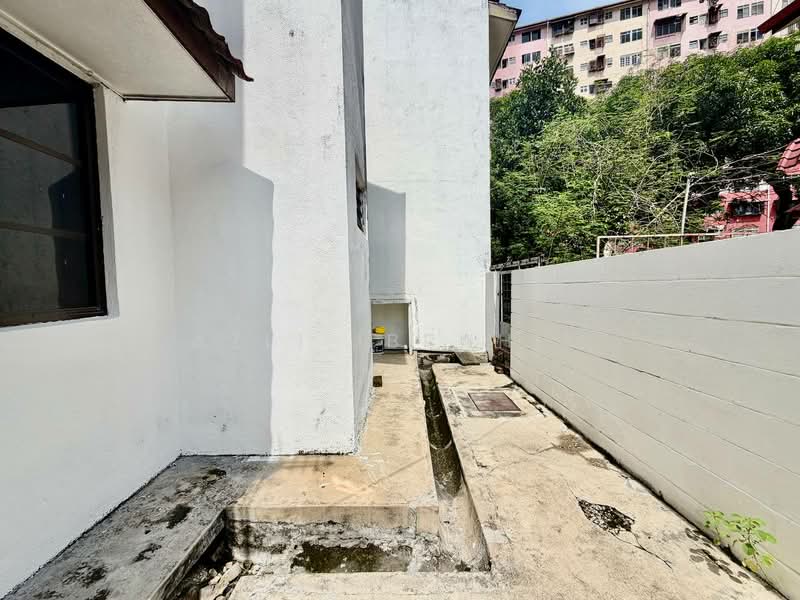 2-storey Terraced House for Sale in Taman Desaria (Petaling Jaya) - Azli Ibrahim - Exterior - PropertyGuru.com.my
