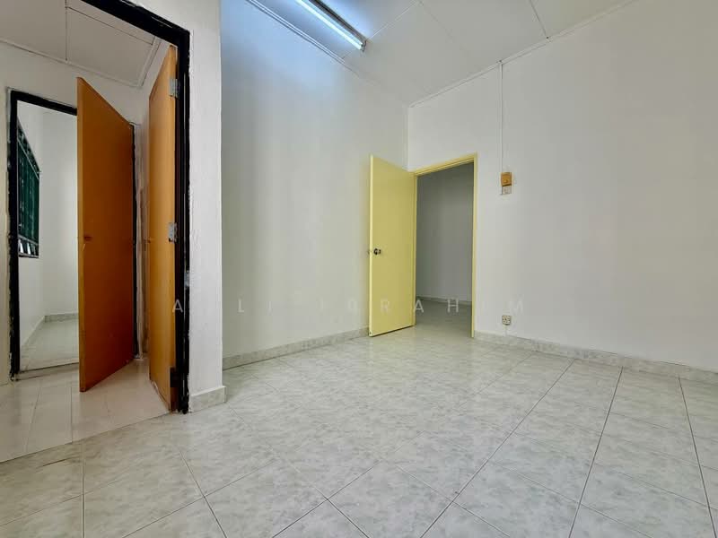 2-storey Terraced House for Sale in Taman Desaria (Petaling Jaya) - Azli Ibrahim - Interior - PropertyGuru.com.my