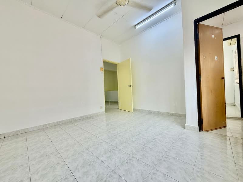 2-storey Terraced House for Sale in Taman Desaria (Petaling Jaya) - Azli Ibrahim - Interior - PropertyGuru.com.my