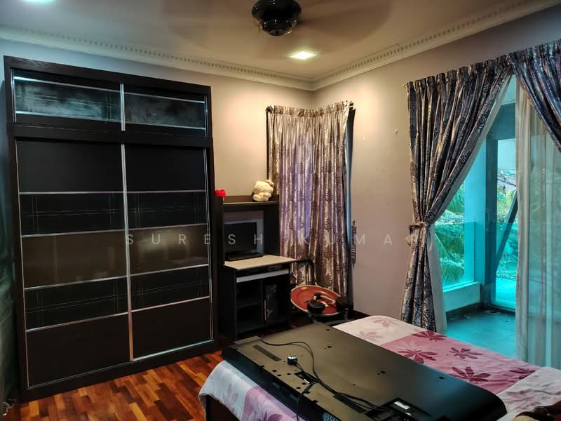 Rumah Banglo untuk Dijual di Bandar Putra Permai (Seri Kembangan) - Suresh Kumar - Bedroom - PropertyGuru.com.my