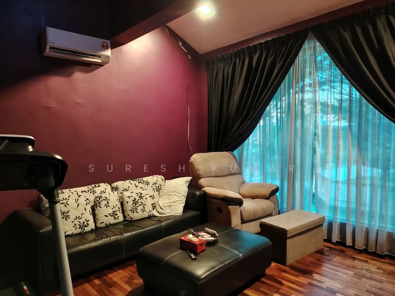 Rumah Banglo untuk Dijual di Bandar Putra Permai (Seri Kembangan) - Suresh Kumar - Living Room - PropertyGuru.com.my