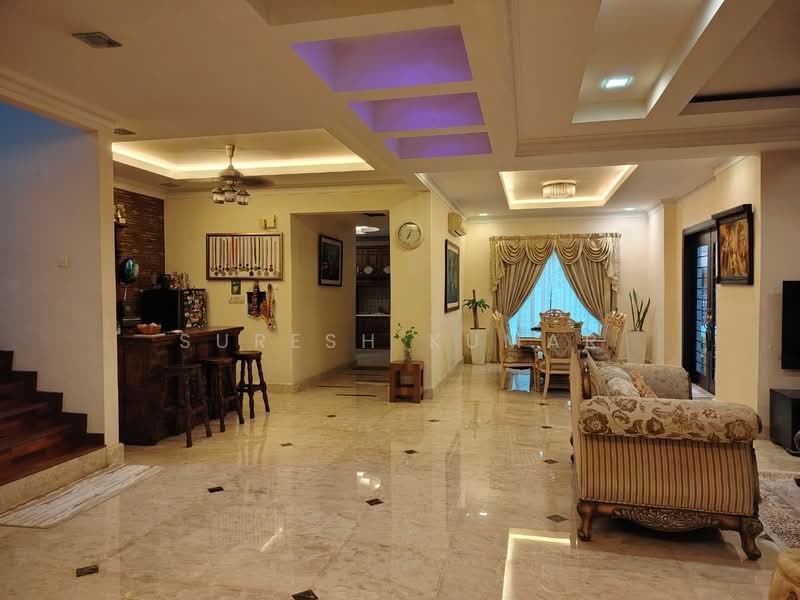 Rumah Banglo untuk Dijual di Bandar Putra Permai (Seri Kembangan) - Suresh Kumar - Living Room - PropertyGuru.com.my