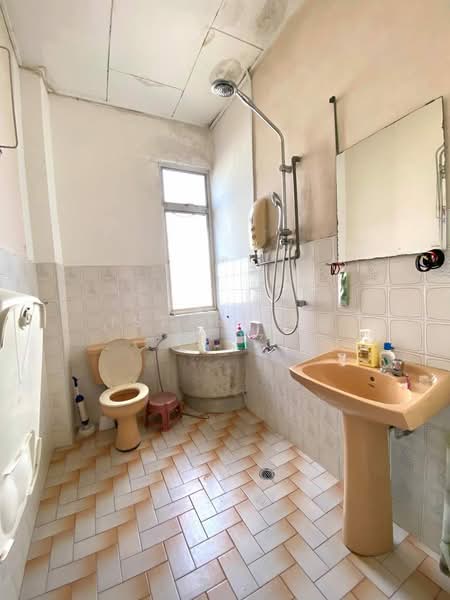 Bungalow for Sale in Seksyen 2 (Shah Alam) - Isfarizal fazz - Bathroom - PropertyGuru.com.my