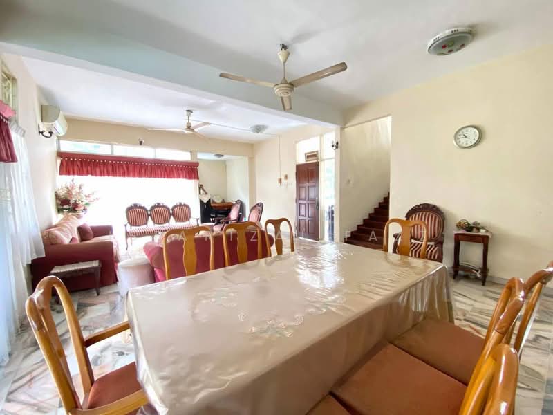 Bungalow for Sale in Seksyen 2 (Shah Alam) - Isfarizal fazz - Living Room - PropertyGuru.com.my