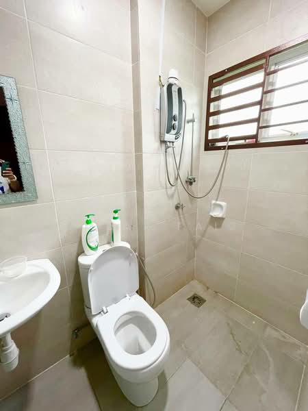 Rumah Teres 2 Tingkat untuk Dijual di Taman Intan (Dengkil) - Amzar Faiz - Bathroom - PropertyGuru.com.my
