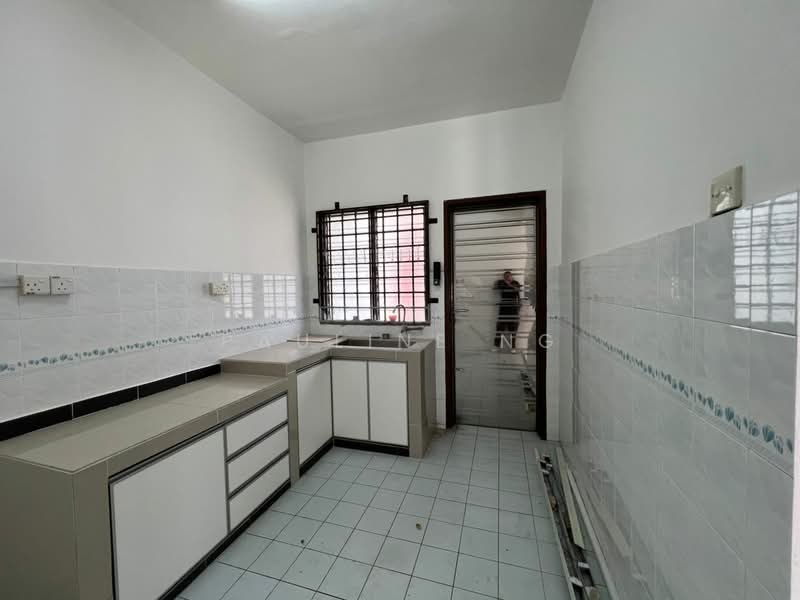Rumah Teres 2 Tingkat untuk Disewa di Bandar Putra (Kulai) - Pauline Ng - Kitchen - PropertyGuru.com.my