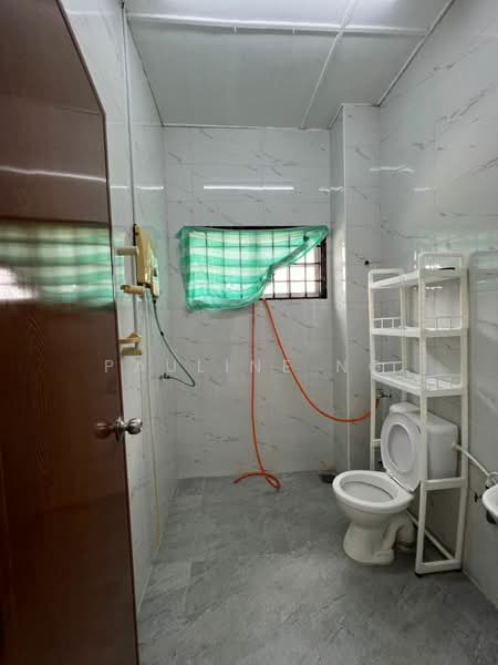 Rumah Teres 2 Tingkat untuk Disewa di Bandar Putra (Kulai) - Pauline Ng - Bathroom - PropertyGuru.com.my