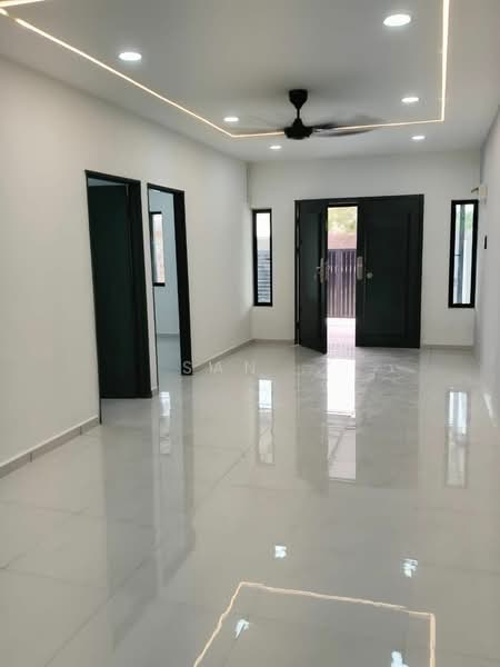 1-storey Terraced House for Sale in Taman Johor (Tampoi) - San . - Living Room - PropertyGuru.com.my