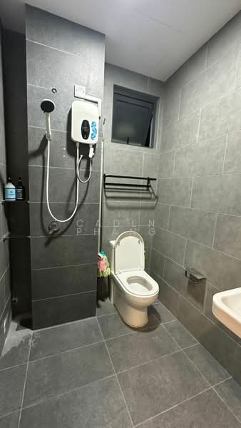 Servis Apartment untuk Disewa di Neu Suites - Caden Phang - Bathroom - PropertyGuru.com.my