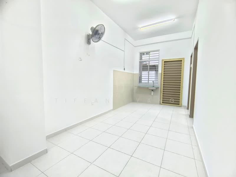 Rumah Teres untuk Disewa di Taman Kundang Jaya (Rawang) - Tiffany Yang - Kitchen - PropertyGuru.com.my