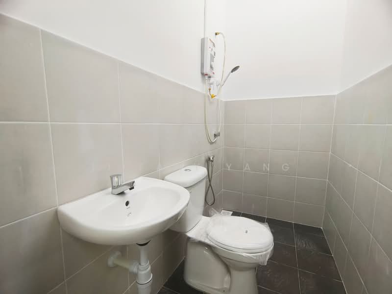 Rumah Teres untuk Disewa di Taman Kundang Jaya (Rawang) - Tiffany Yang - Bathroom - PropertyGuru.com.my