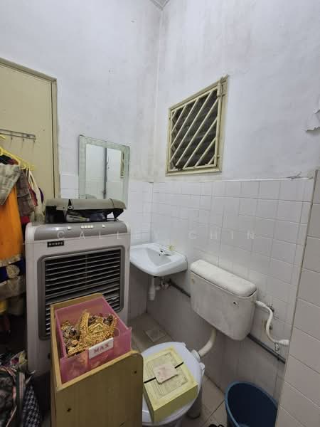 2-storey Terraced House for Sale in Taman Skudai Baru (Skudai) - Calley Chin - Bathroom - PropertyGuru.com.my