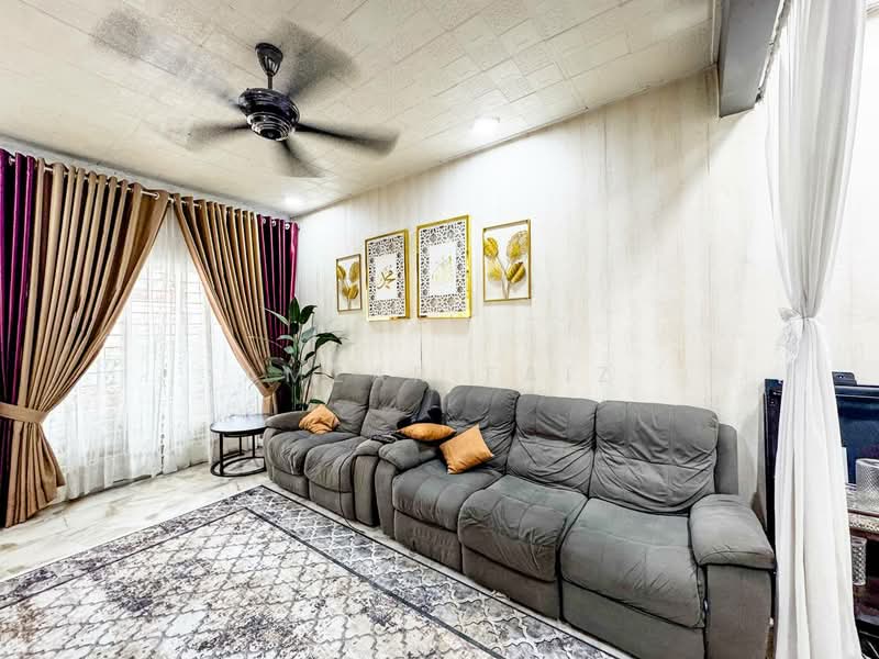 Rumah Teres 1 Tingkat untuk Dijual di Alam Perdana (Puncak Alam) - Amzar Faiz - Living Room - PropertyGuru.com.my