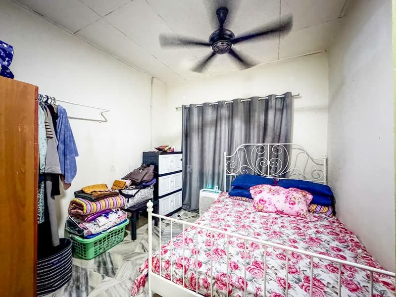Rumah Teres 1 Tingkat untuk Dijual di Alam Perdana (Puncak Alam) - Amzar Faiz - Bedroom - PropertyGuru.com.my