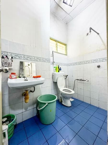 Rumah Teres 1 Tingkat untuk Dijual di Alam Perdana (Puncak Alam) - Amzar Faiz - Bathroom - PropertyGuru.com.my