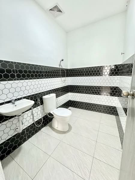 Rumah Teres 2 Tingkat untuk Dijual di Taman Sri Reko (Kajang) - Eldon Chong - Bathroom - PropertyGuru.com.my