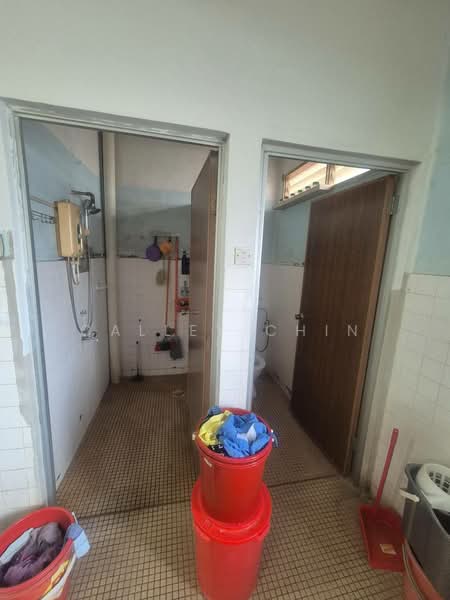 Shop for Sale in Taman Damai Jaya (Skudai) - Calley Chin - Bathroom - PropertyGuru.com.my