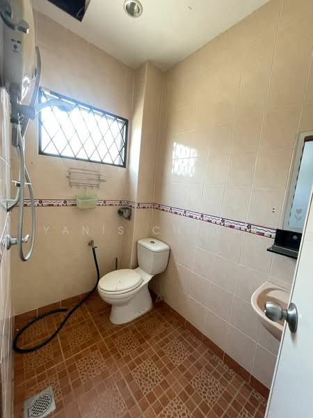 Rumah Teres 2 Tingkat untuk Disewa di Taman Wangsa Aman (Kepong) - Yanis Cheong - Bathroom - PropertyGuru.com.my