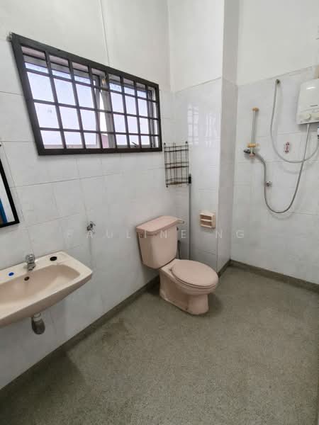 Rumah Teres 2 Tingkat untuk Disewa di Taman Putri Kulai (Kulai) - Pauline Ng - Bathroom - PropertyGuru.com.my