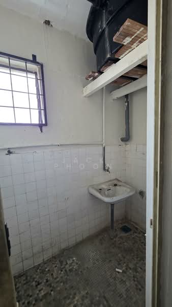 Shop for Rent in Senai (Johor) - Jack Phoon - Bathroom - PropertyGuru.com.my