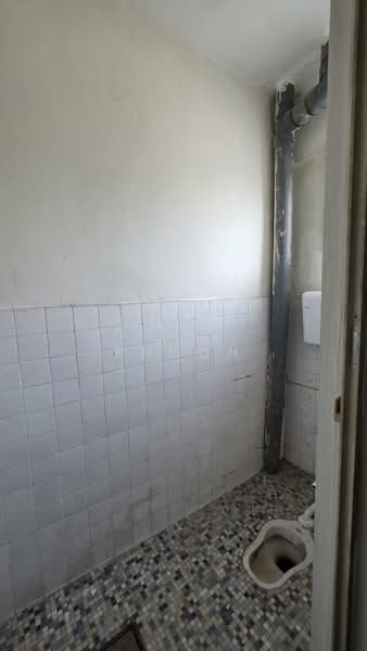 Shop for Rent in Senai (Johor) - Jack Phoon - Bathroom - PropertyGuru.com.my