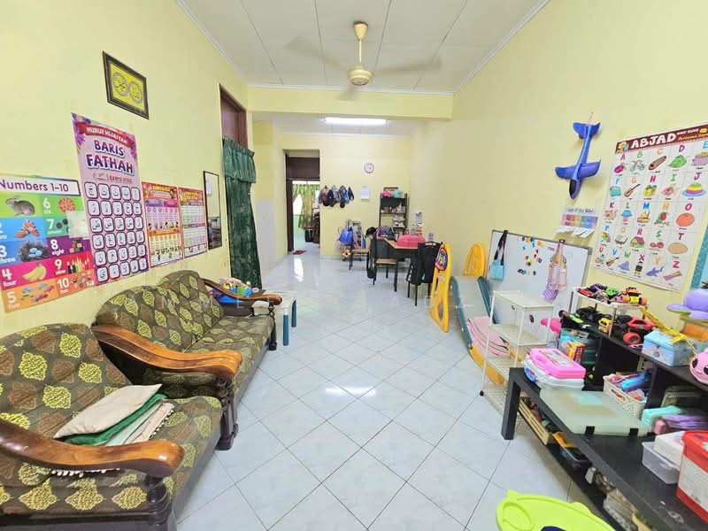 Rumah Teres 1 Tingkat untuk Dijual di Taman Semenyih Indah (Semenyih) - Ammeer Nadzrai - Living Room - PropertyGuru.com.my