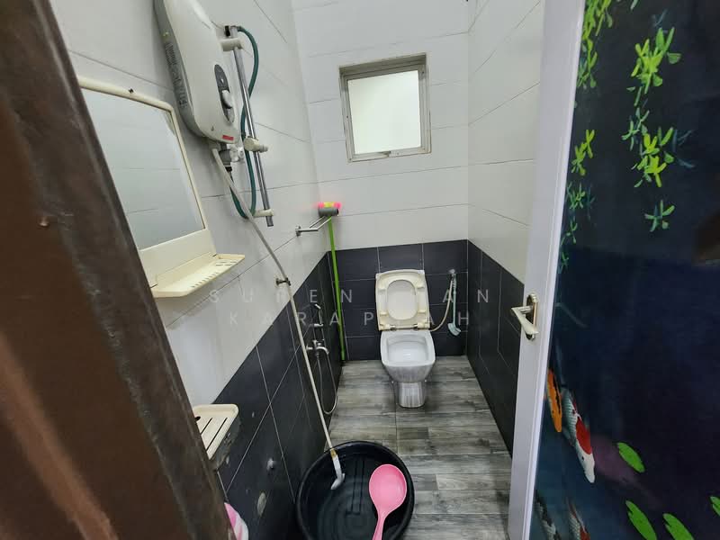 Rumah Berkembar untuk Dijual di Taman Sejahtera (Klang) - Surendran Karapiah - Bathroom - PropertyGuru.com.my