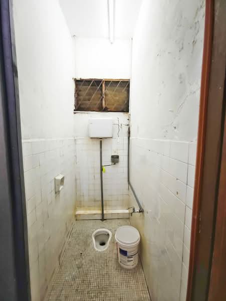 Terrace Factory for Rent in Taman Johor Jaya (Johor Bahru) - Jimmy Ooi - Bathroom - PropertyGuru.com.my