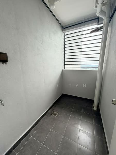 Servis Apartment untuk Disewa di D'Sini Residences - Chloe Tan - Balcony - PropertyGuru.com.my