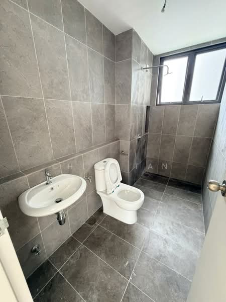 Servis Apartment untuk Disewa di D'Sini Residences - Chloe Tan - Bathroom - PropertyGuru.com.my
