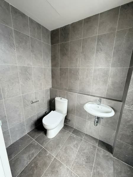 Servis Apartment untuk Disewa di D'Sini Residences - Chloe Tan - Bathroom - PropertyGuru.com.my